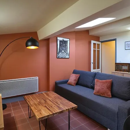 Autour Du Chateau Apartment