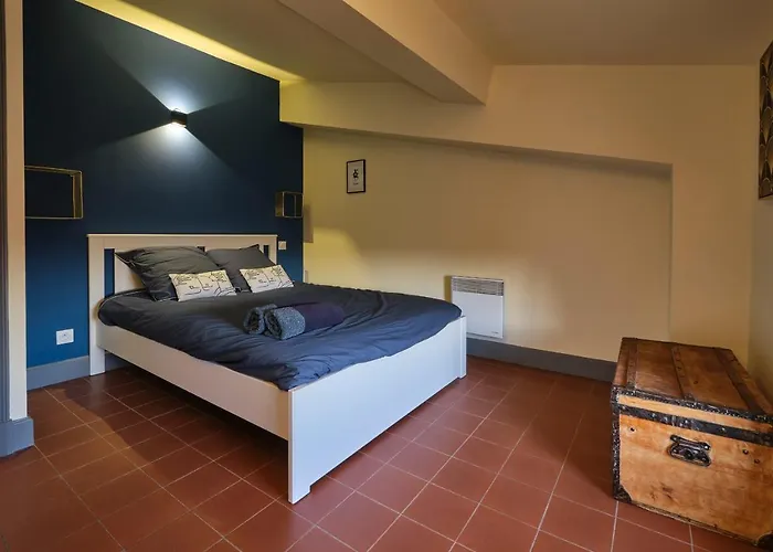 Autour Du Chateau Apartment